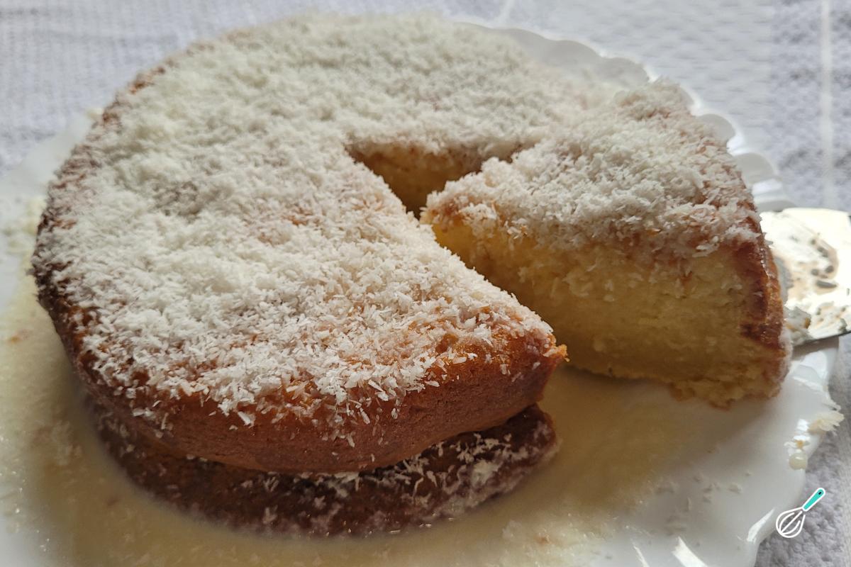 Bolo Molhadinho Leite Coco: Derrete na Boca! - Receitas Práticas